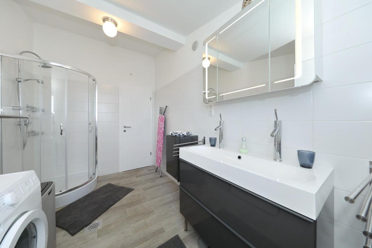 Apartment With Private Pool Sukošan Exterior foto
