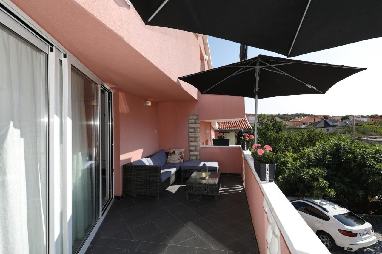 Apartment With Private Pool Sukošan Exterior foto